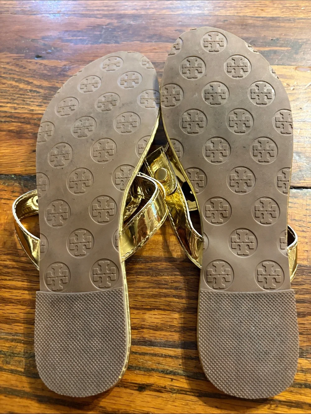 🎉Like New! Tory Burch Gold Patent Logo Thong Sandals